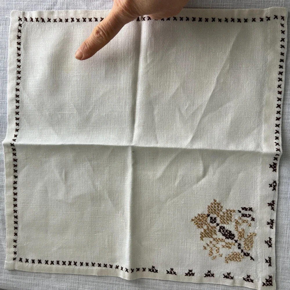 Vintage Mid Century Linen Napkins Hand Embroidered Floral‎ Set of Four